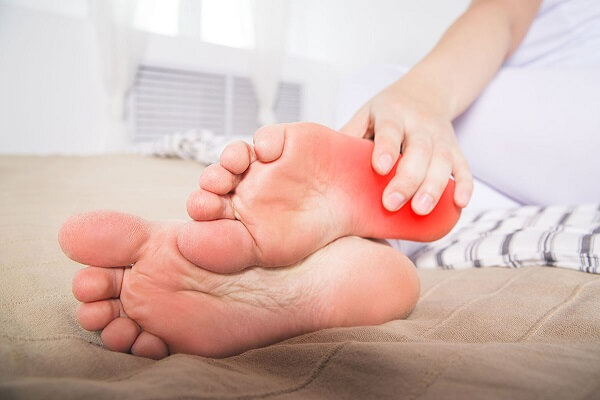 Đau lòng bàn chân phải và cách massage chân giảm đau